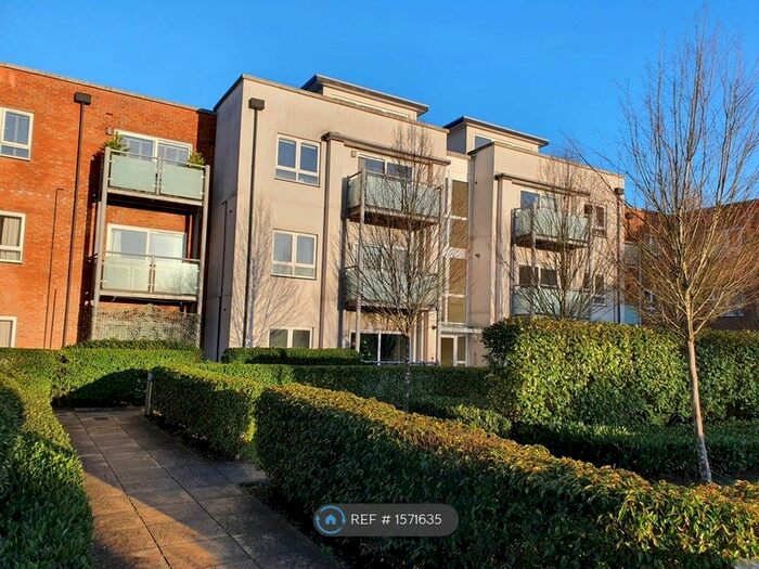 1 Bedroom Flat To Rent In Canalside, Redhill, RH1