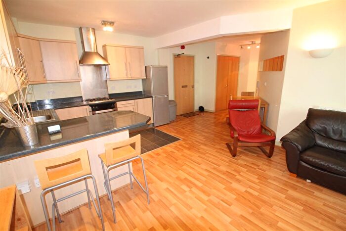 2 Bedroom Flat To Rent In Raleigh Street, Nottingham, NG7