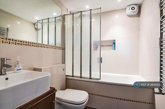 3 Bedroom Flat To Rent In Leathwaite Road, London, SW11