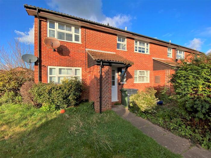 1 Bedroom Maisonette To Rent In Peak Road, Guildford, Surrey, GU2