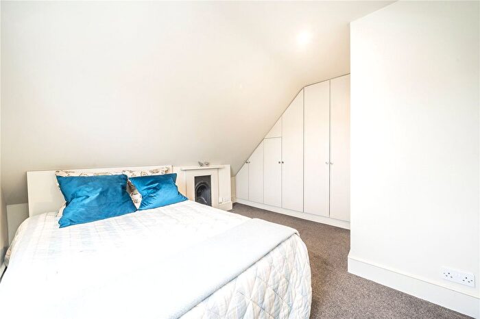 1 Bedroom Flat For Sale In Balham High Road, London, SW17