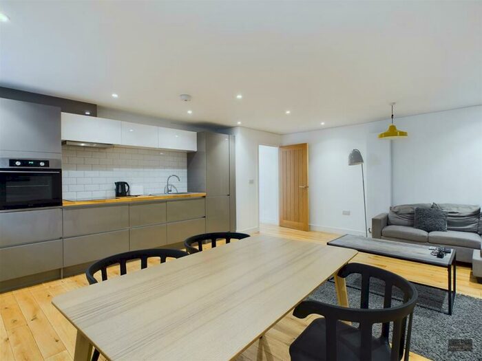 2 Bedroom Flat To Rent In Blackboy Road, Exeter, EX4