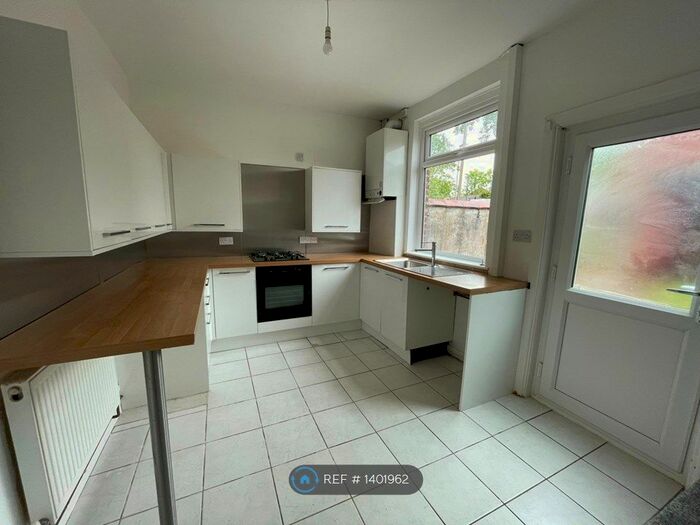 3 Bedroom Terraced House To Rent In Ashton Road, Oldham, OL8