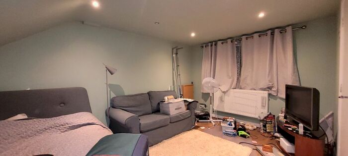 1 Bedroom Flat To Rent In Marlborough Drive, Ilford, IG5