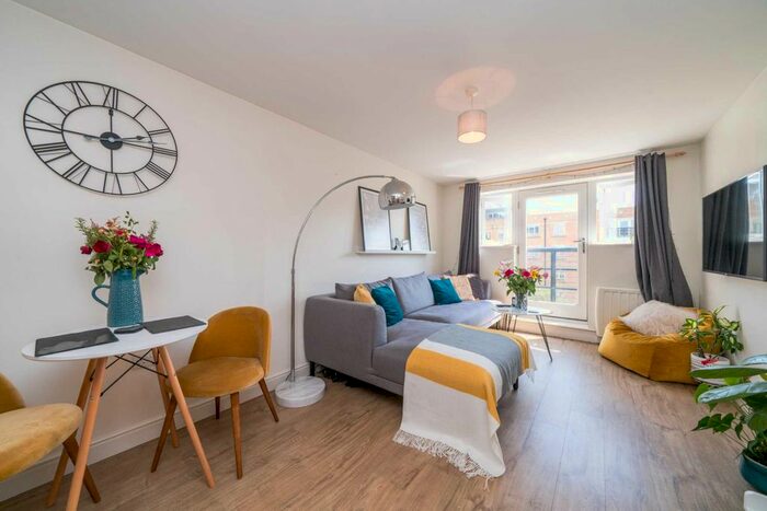 1 Bedroom Flat To Rent In Ovaltine Court, Ovaltine Drive, Kings Langley, WD4