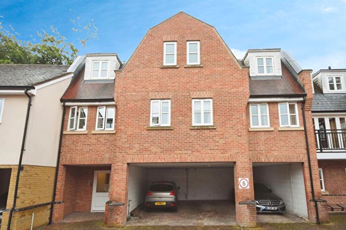 2 Bedroom Apartment For Sale In High Street, Billericay, CM12