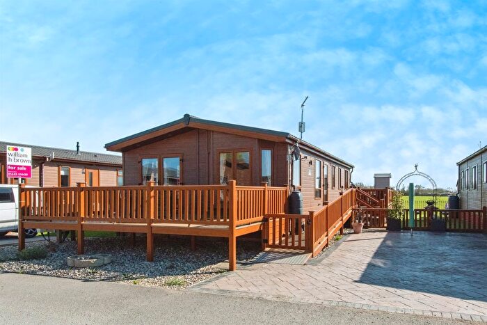 2 Bedroom Mobile/park Home For Sale In Pettaugh Road, Stonham Aspal, Stowmarket, IP14