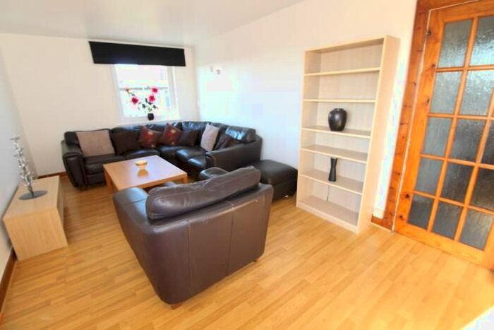 2 Bedroom Flat To Rent In Oldcroft Place, Aberdeen, AB16