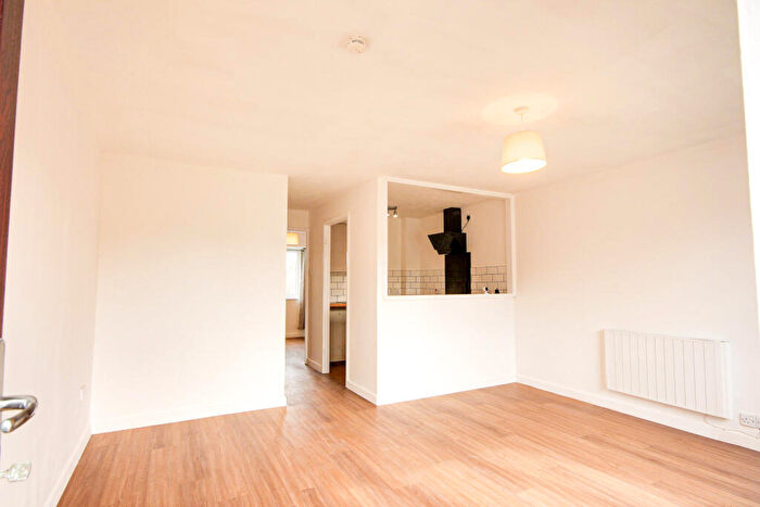 1 Bedroom Flat To Rent In Chequers Road, Barton, Gloucester, GL4