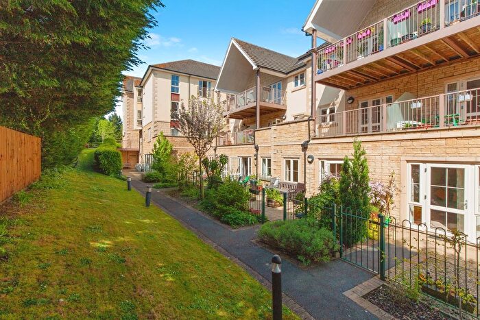 2 Bedroom Flat For Sale In Malmesbury Road, Chippenham, SN15
