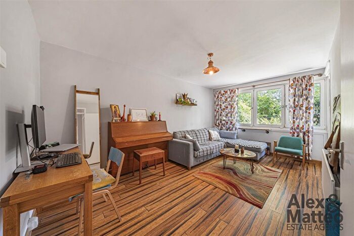 1 Bedroom Flat To Rent In Rainsborough Avenue, Deptford, SE8
