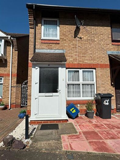 2 Bedroom End Of Terrace House To Rent In Hookstone Way, Woodford Green, IG8