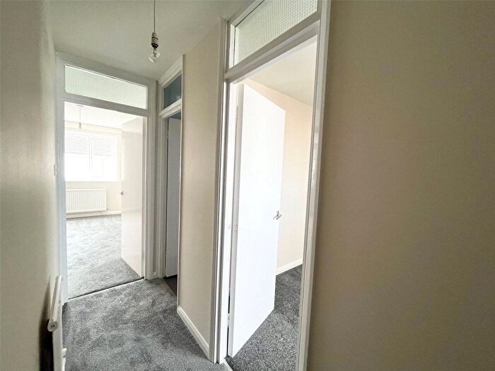 1 Bedroom Flat To Rent In Gloucester Road, Littlehampton, West Sussex, BN17