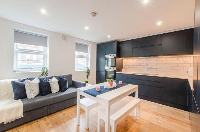 3 Bedroom Flat To Rent In Camberwell Road, Camberwell, London, SE5