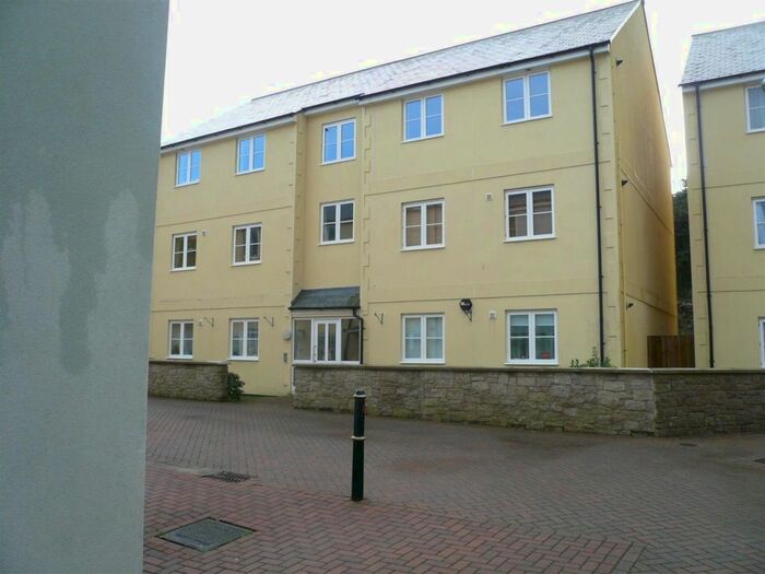 2 Bedroom Flat To Rent In Madison Close, Hayle, TR27