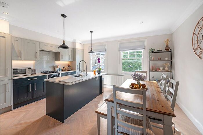 2 Bedroom Maisonette For Sale In Turneville Road, London, W14