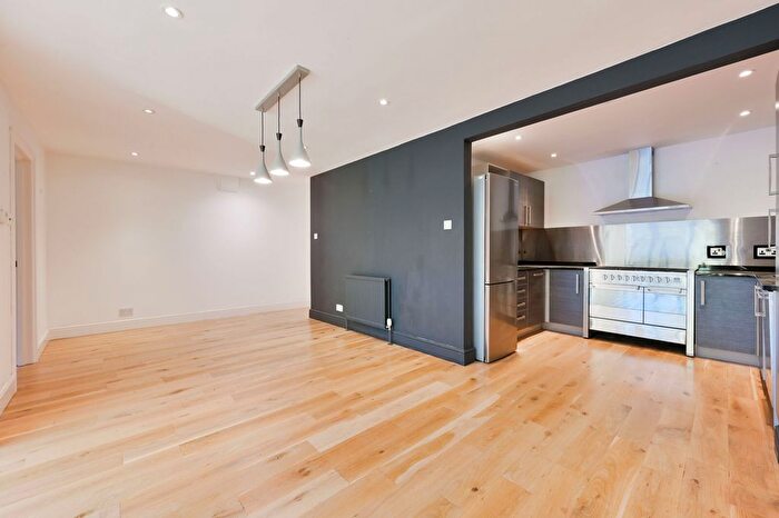 2 Bedroom Flat For Sale In Hammersmith Grove, Hammersmith, London, W6