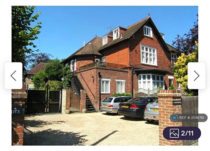 2 Bedroom Flat To Rent In Cornerways, Weybridge, KT13