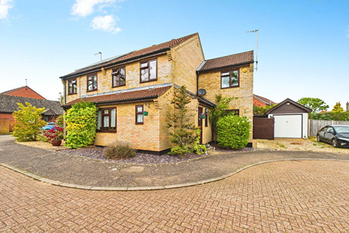 4 Bedroom Semi-Detached House For Sale In Longfield Close, Loddon, NR14