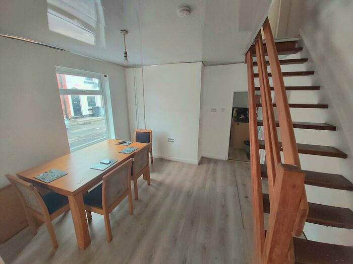 2 Bedroom Terraced House To Rent In Barton Street, SK11