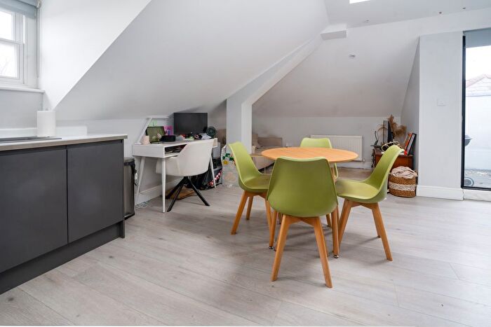 Studio To Rent In Lea Bridge Road, London, E5