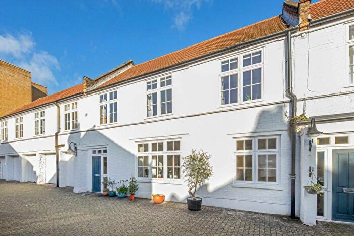 2 Bedroom Flat To Rent In Anchor Mews, Clapham, SW12