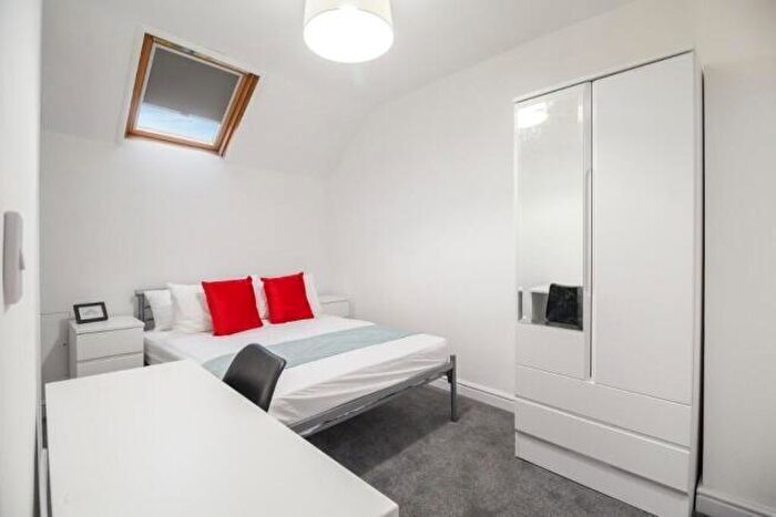 2 Bedroom House To Rent In Dunkirk Road, Nottingham, NG7