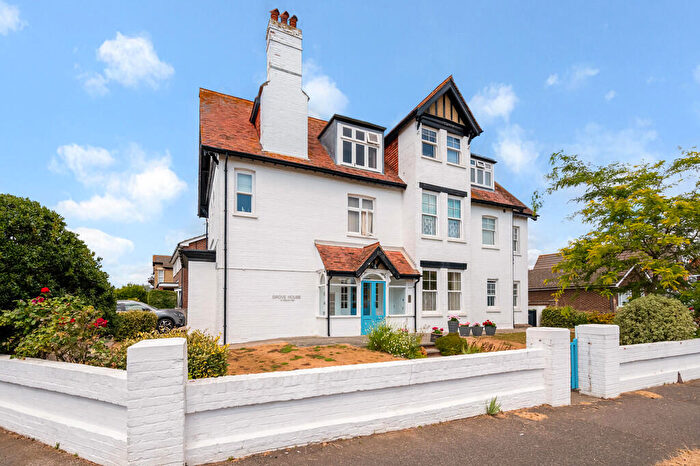 3 Bedroom Flat For Sale In Grove House, Manor Way, Lee On The Solent, PO13