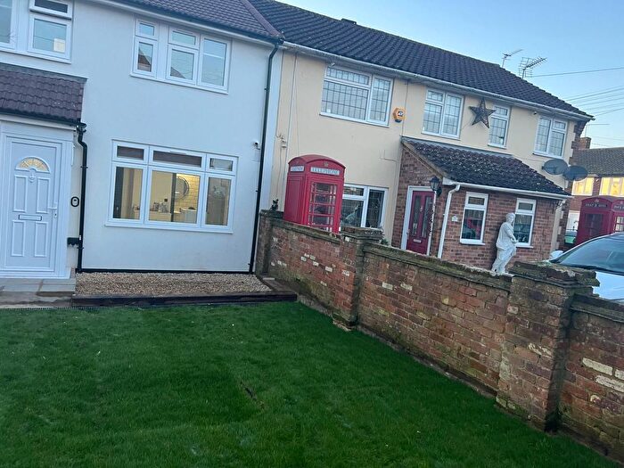 6 Bedroom Semi-Detached House To Rent In Gaveston Road, Slough, SL2