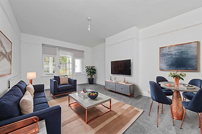 3 Bedroom Semi-Detached House For Sale In Firwood Avenue, St. Albans, AL4