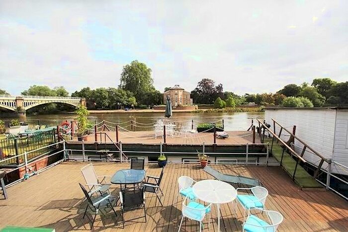 Studio To Rent In Ducks Walk, Twickenham, TW1