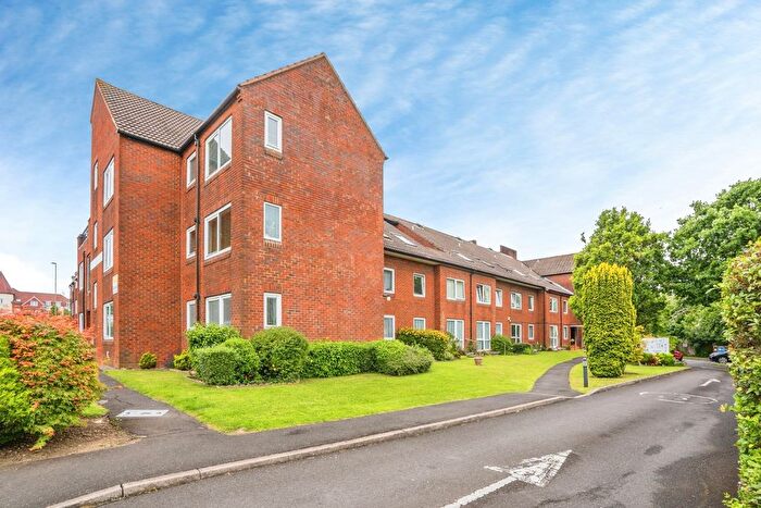 1 Bedroom Flat For Sale In Homewater House, Waterlooville, PO7