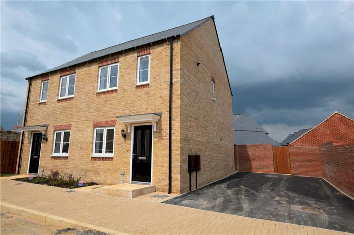 2 Bedroom Semi-Detached House To Rent In Rasen Road, Bicester, OX26