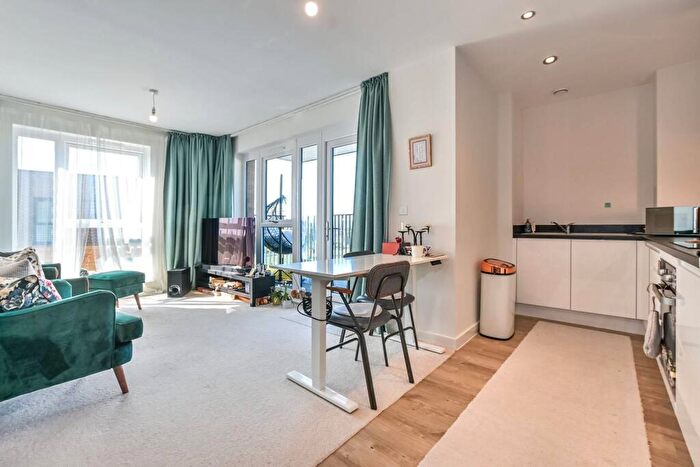 2 Bedroom Flat To Rent In Brian Court, Tottenham, London, N17