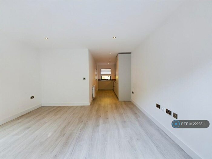 3 Bedroom Terraced House To Rent In Broadoaks Mews, Solihull, B91