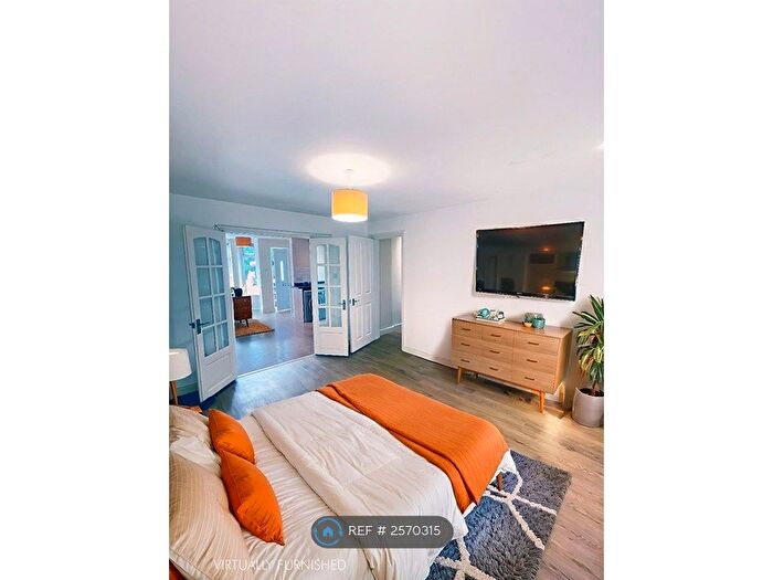 1 Bedroom Flat To Rent In Tanshelf Drive, Pontefract, WF8