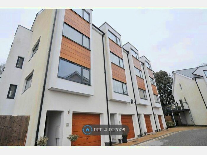 5 Bedroom Terraced House To Rent In Verden Close, Plymouth, PL3