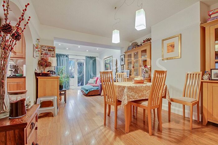 4 Bedroom Semi Detached House For Sale In Alder Grove, London, NW2