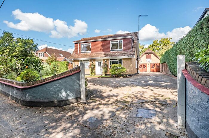 4 Bedroom Detached House For Sale In Fenns Lane, West End, Woking, GU24