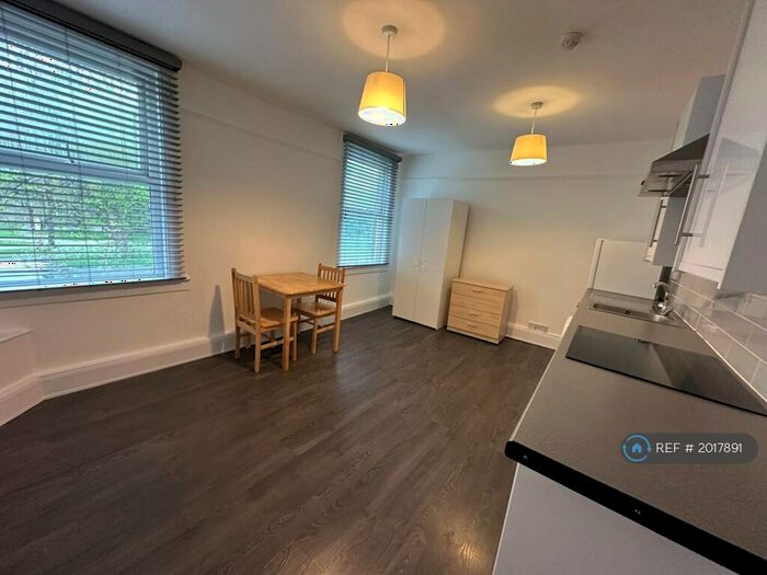 Studio To Rent In Church Street, London, N9