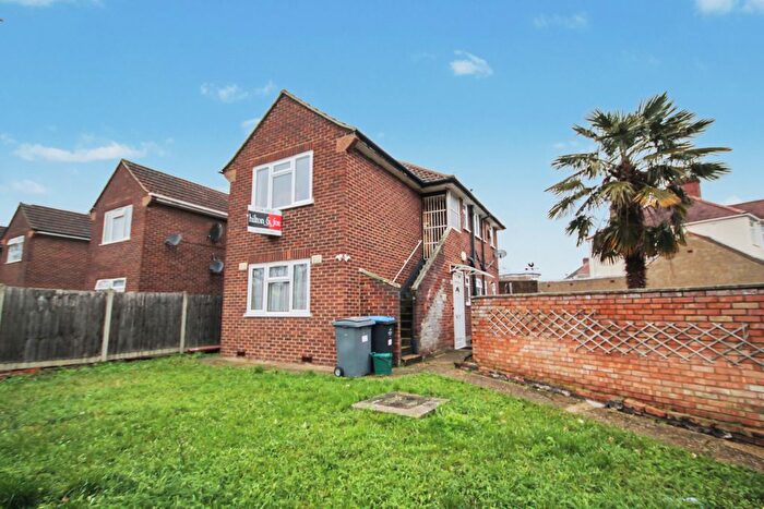 2 Bedroom Maisonette For Sale In Mount Pleasant, Wembley, Middlesex, HA0