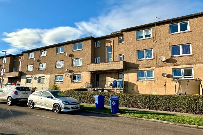 3 Bedroom Flat For Sale In Waverley Crescent, Bonnyrigg, Midlothian, EH19