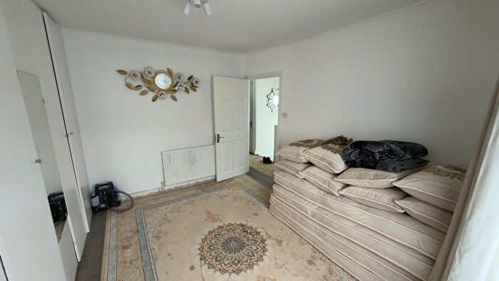 2 Bedroom Maisonette To Rent In Selborne Gardens, London, NW4