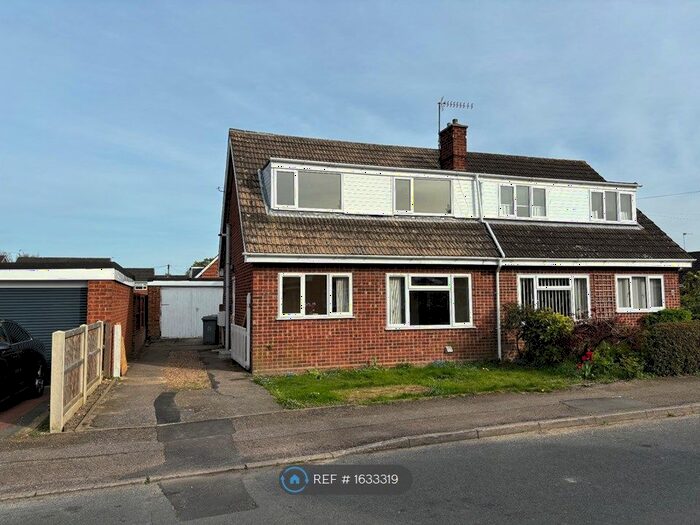 3 Bedroom Semi-Detached House To Rent In Church View Close, Norwich, NR7