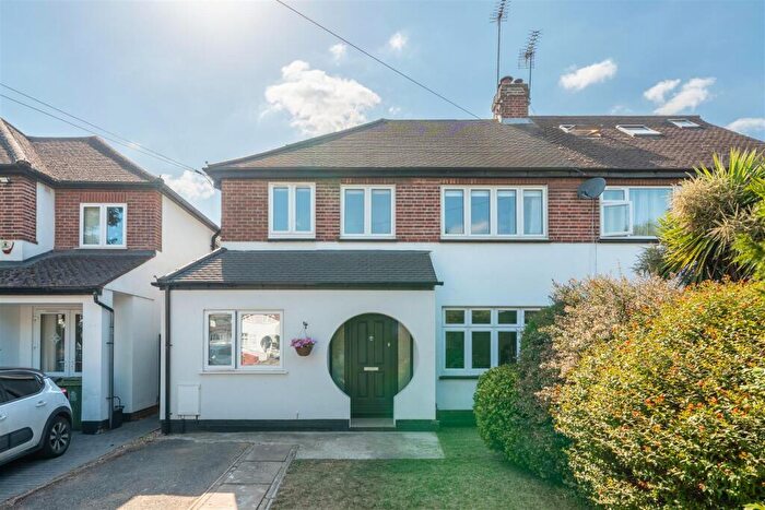 4 Bedroom House For Sale In Lawn Close, Datchet, Slough, SL3