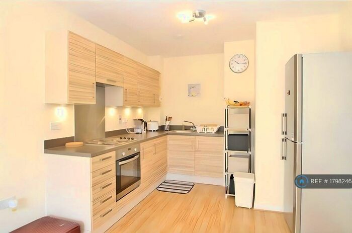 2 Bedroom Flat To Rent In Field House, Morden, SM4