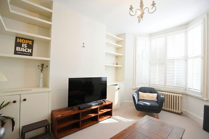 1 Bedroom Flat To Rent In Charleston Street, London, SE17