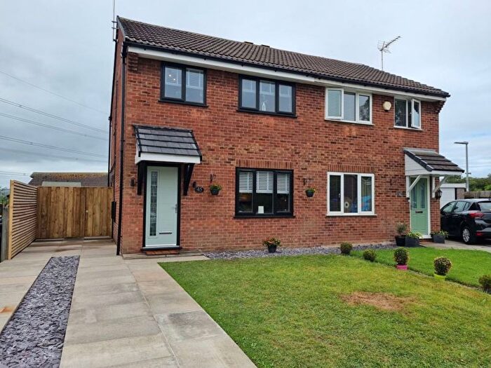 3 Bedroom Semi-Detached House To Rent In Goldcrest Close, Beechwood, WA7