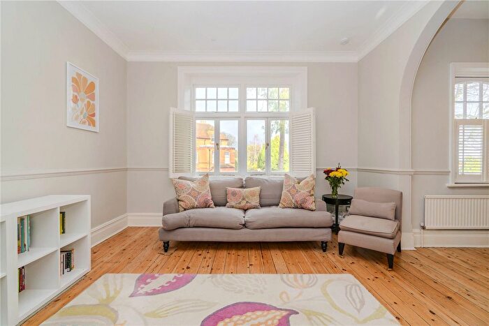 3 Bedroom Flat For Sale In Strawberry Hill Road, Strawberry Hill, Twickenham, TW1