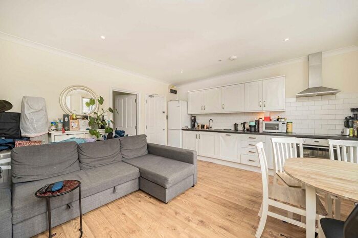 1 Bedroom Flat To Rent In Greyhound Road, Hammersmith, W6